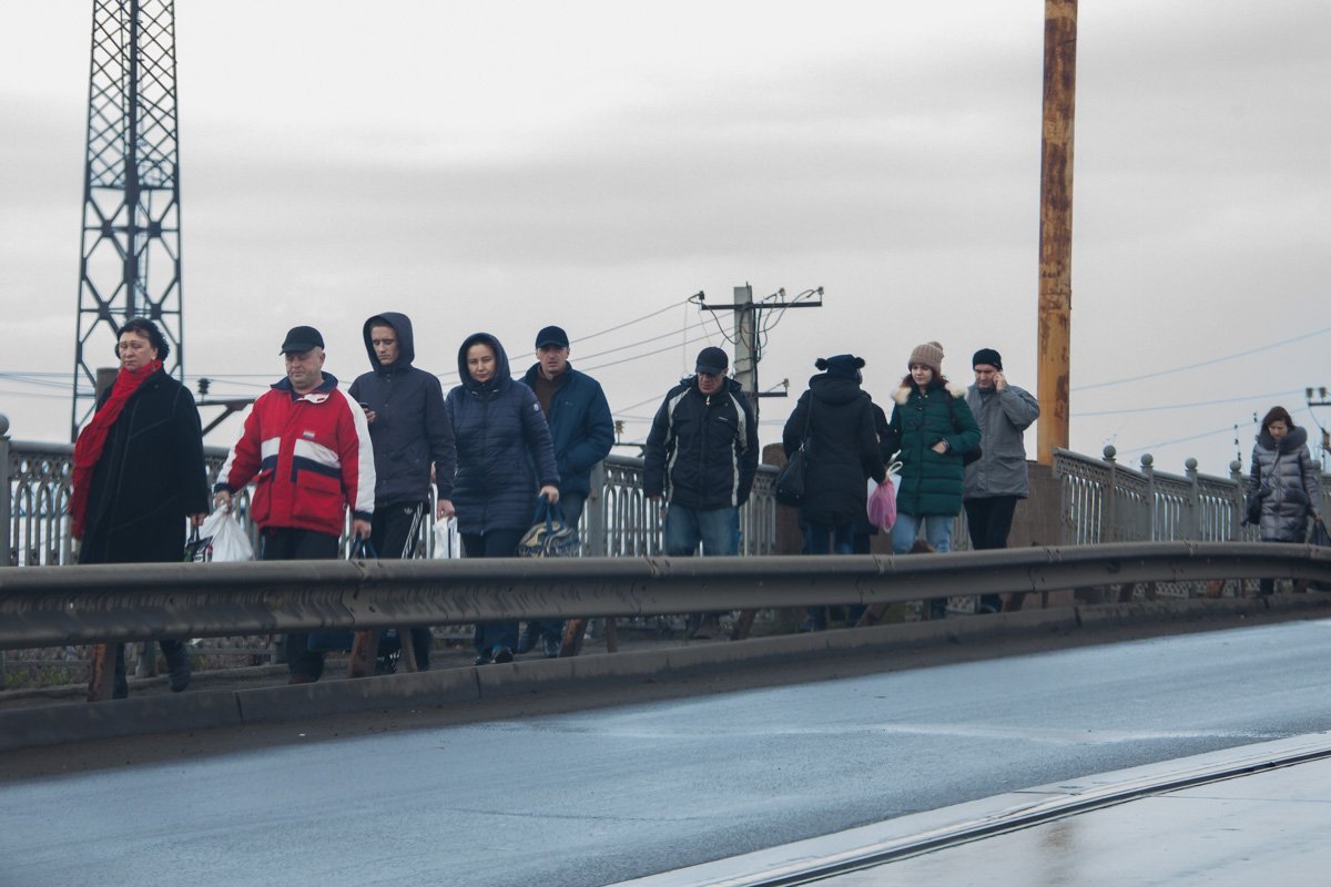 Пассажирам трамвая пришлось идти пешком Пассажирам трамвая пришлось идти пешком