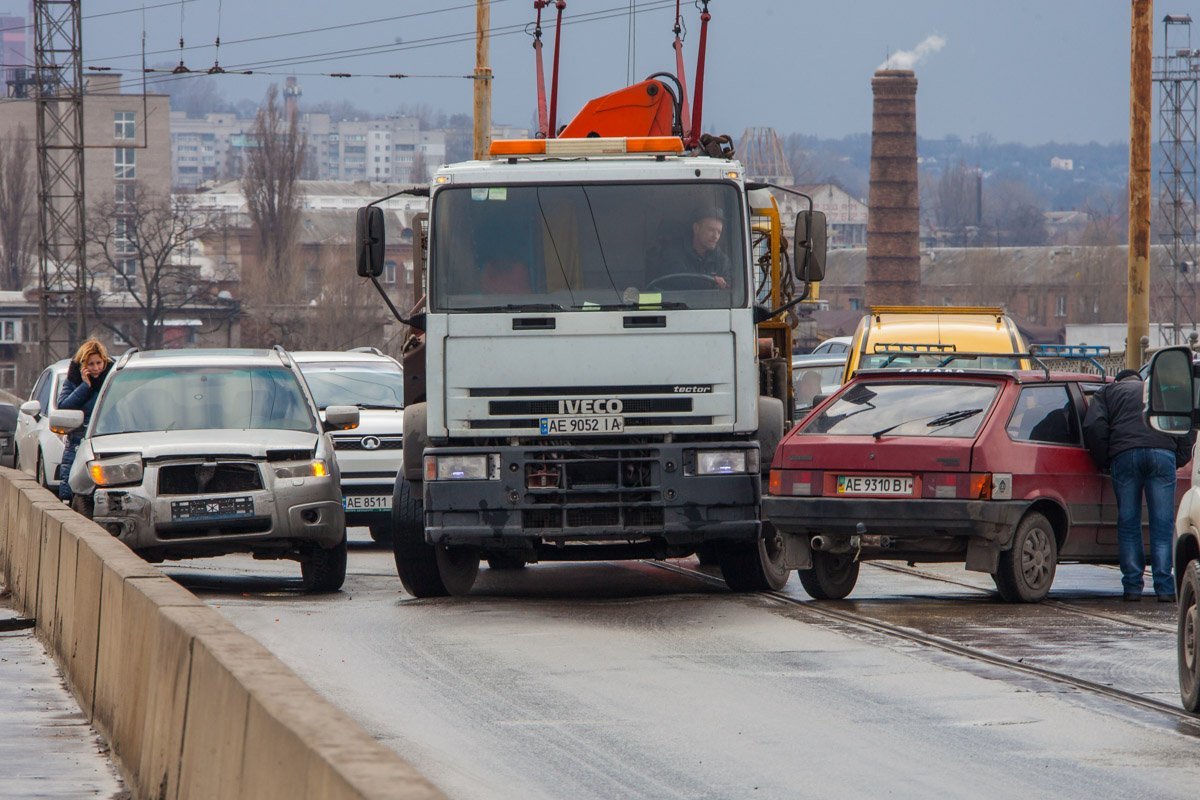 Крупногабаритный транспорт с трудом проезжал место ДТП Крупногабаритный транспорт с трудом проезжал место ДТП