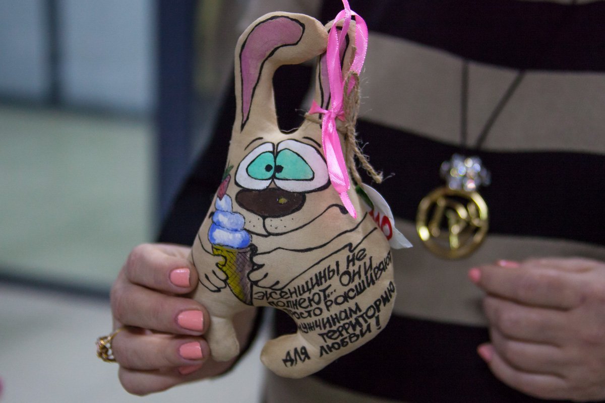 Каждой женщине по такому зайцу