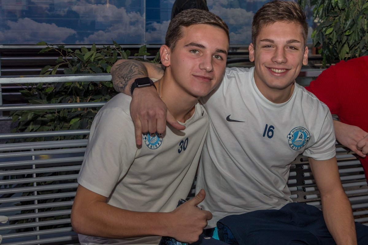 Все желающие могли сделать фото с кумирами