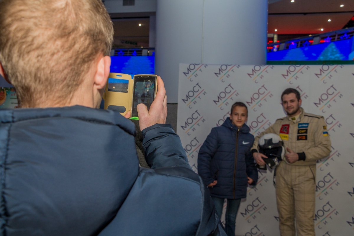 Фото делали на все, на что можно было сделать фото