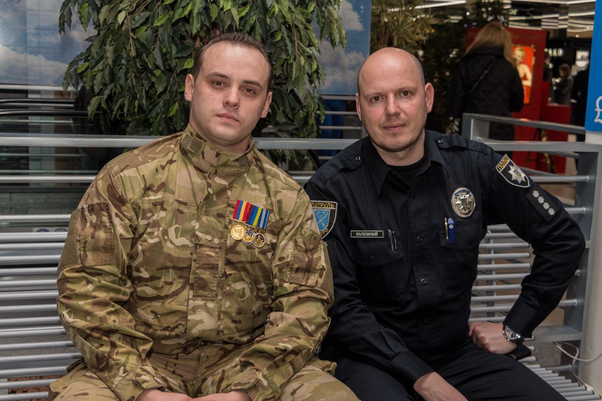 На фотосессии можно было встретить настоящих героев