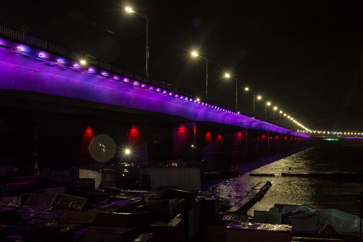 Кайдакский мост переливается огнями Кайдакский мост переливается огнями