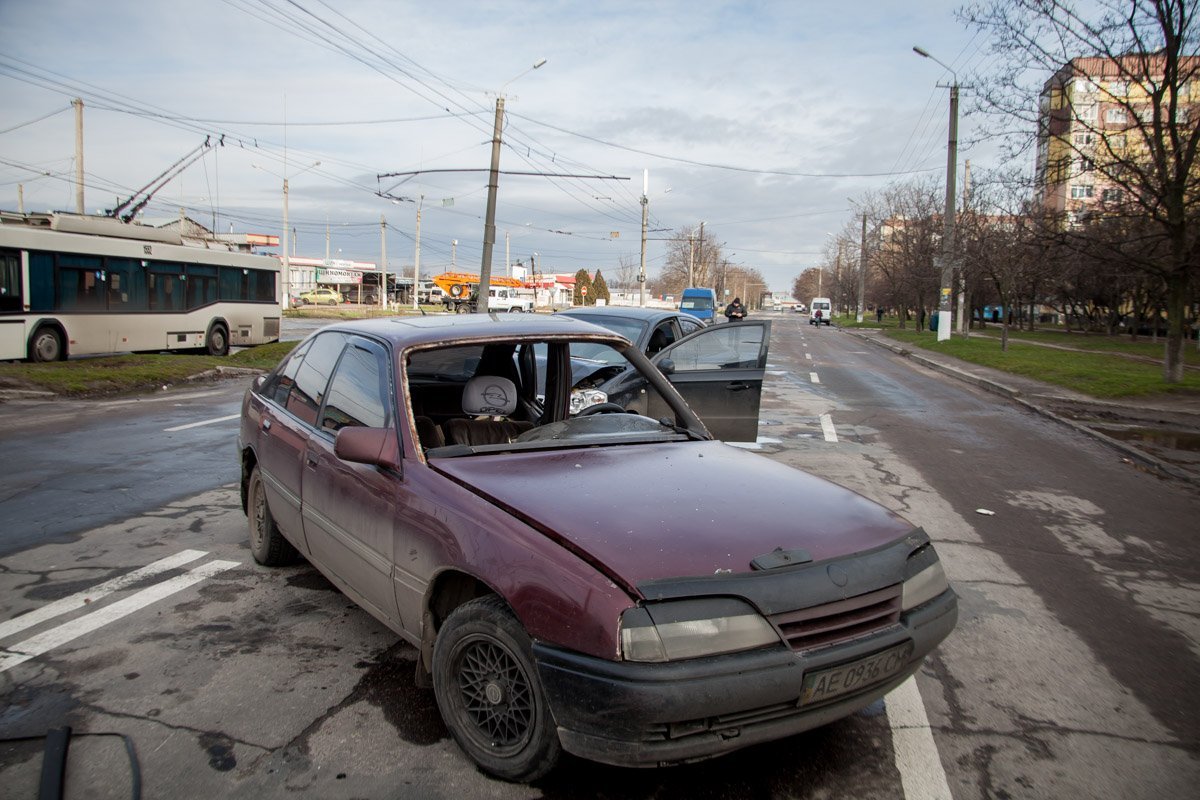 Opel собирался поворачивать на внутриквартальную дорогу Opel собирался поворачивать на внутриквартальную дорогу