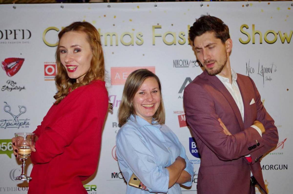 Организаторы мероприятия и экстравагантный ведущий Организаторы мероприятия и экстравагантный ведущий