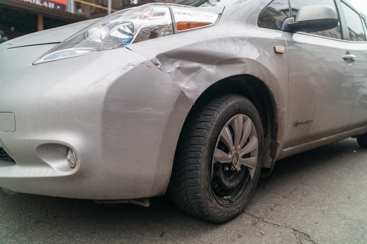 Повреждения Nissan Leaf