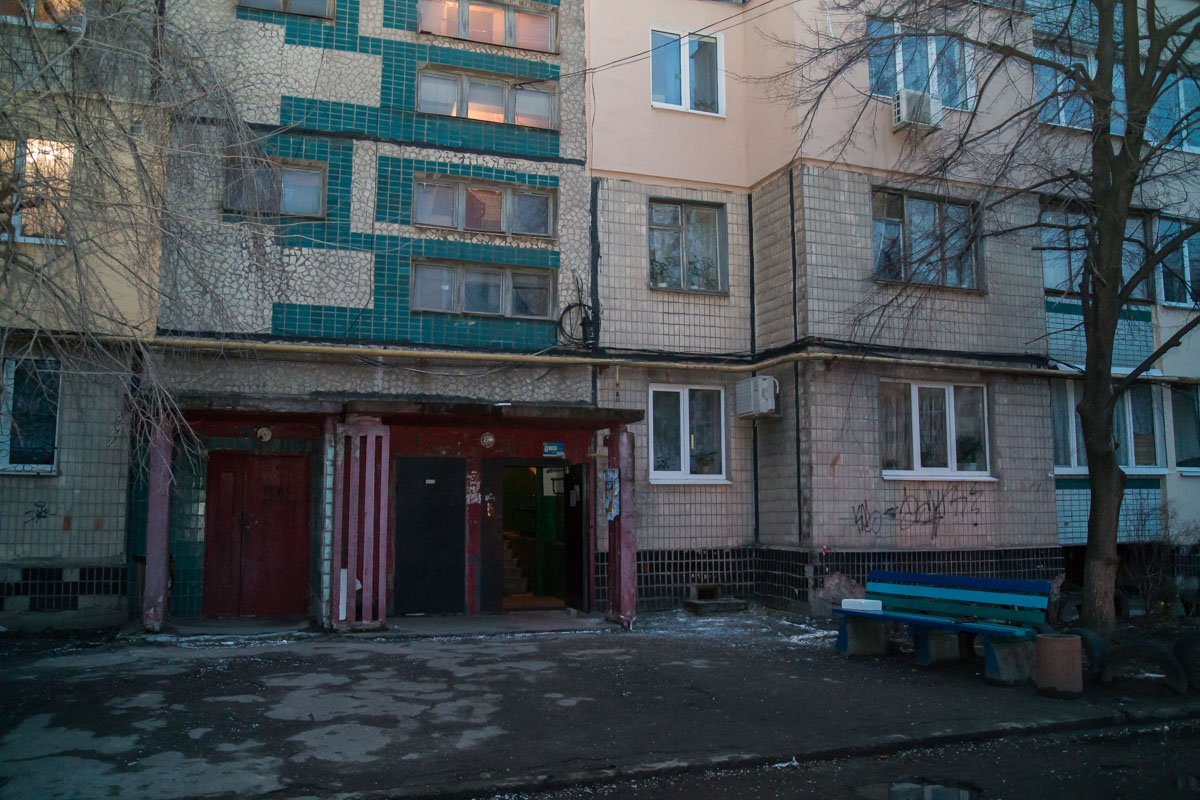 Подъезд, в котором больше месяца находился труп