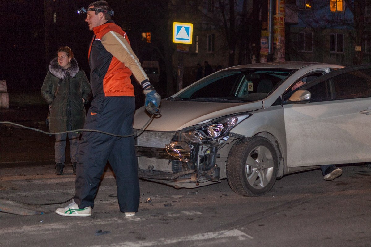 Оба автомобиля увезли на эвакуаторе Оба автомобиля увезли на эвакуаторе