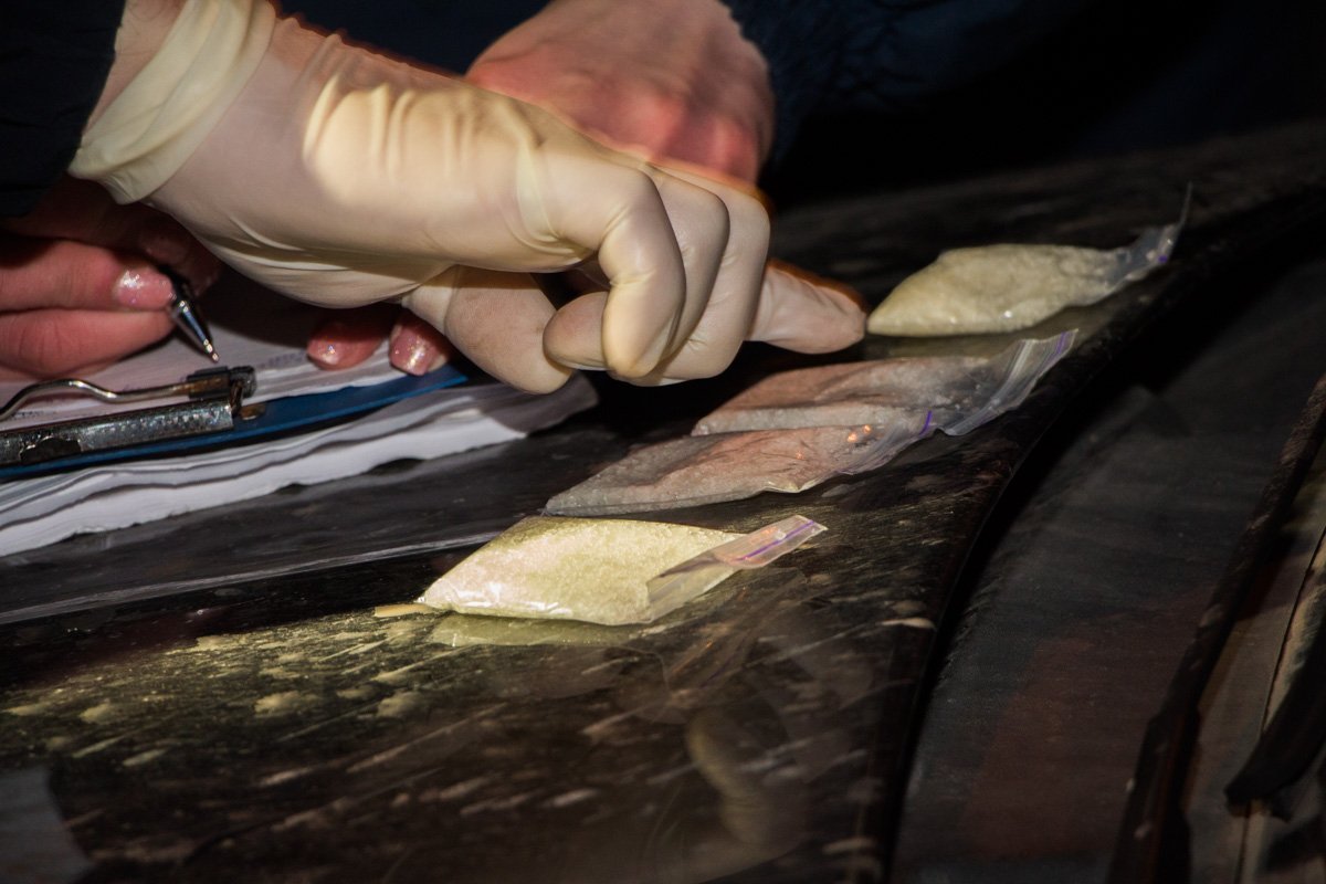 По предварительным данным, в каждом пакетике 20 грамм амфетамина