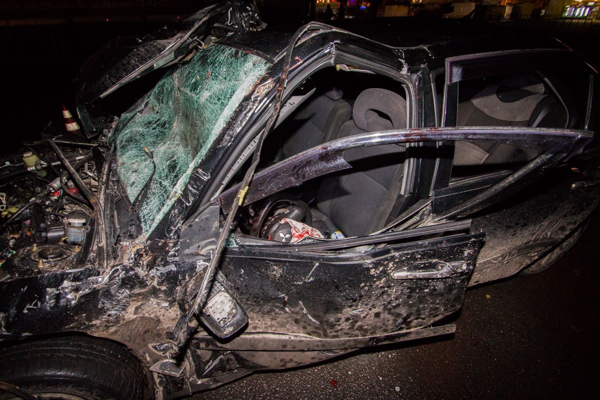 Mitsubishi Lancer не пропустил фуру