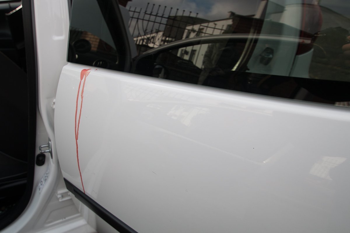 Следы крови пострадавшего на авто