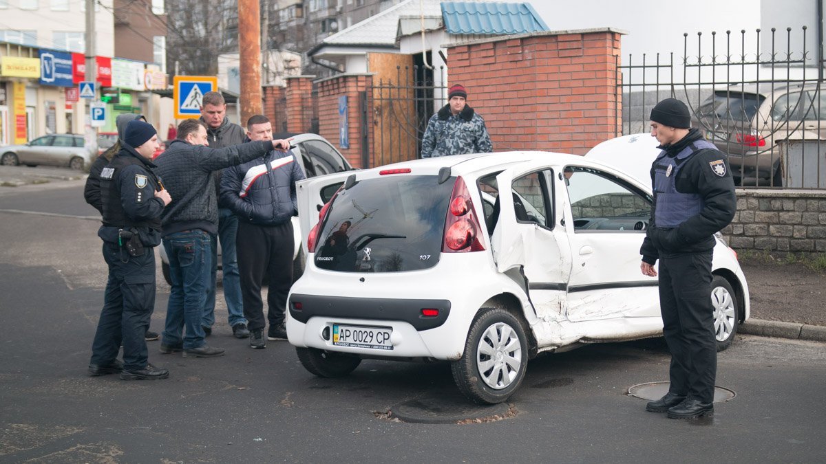 Водитель одного из автомобилей скрылся с места аварии