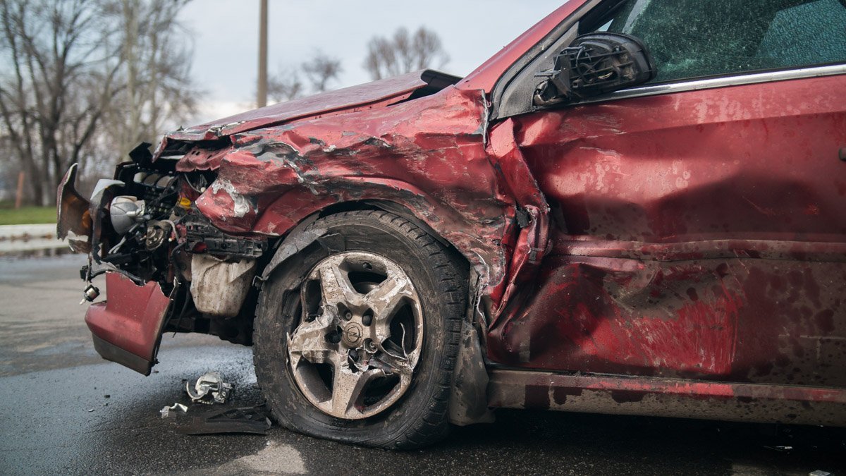 Водитель Opel не смог увернуться от столкновения