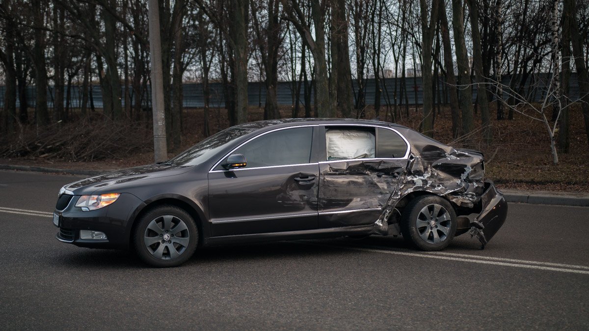 Механические повреждения Skoda 