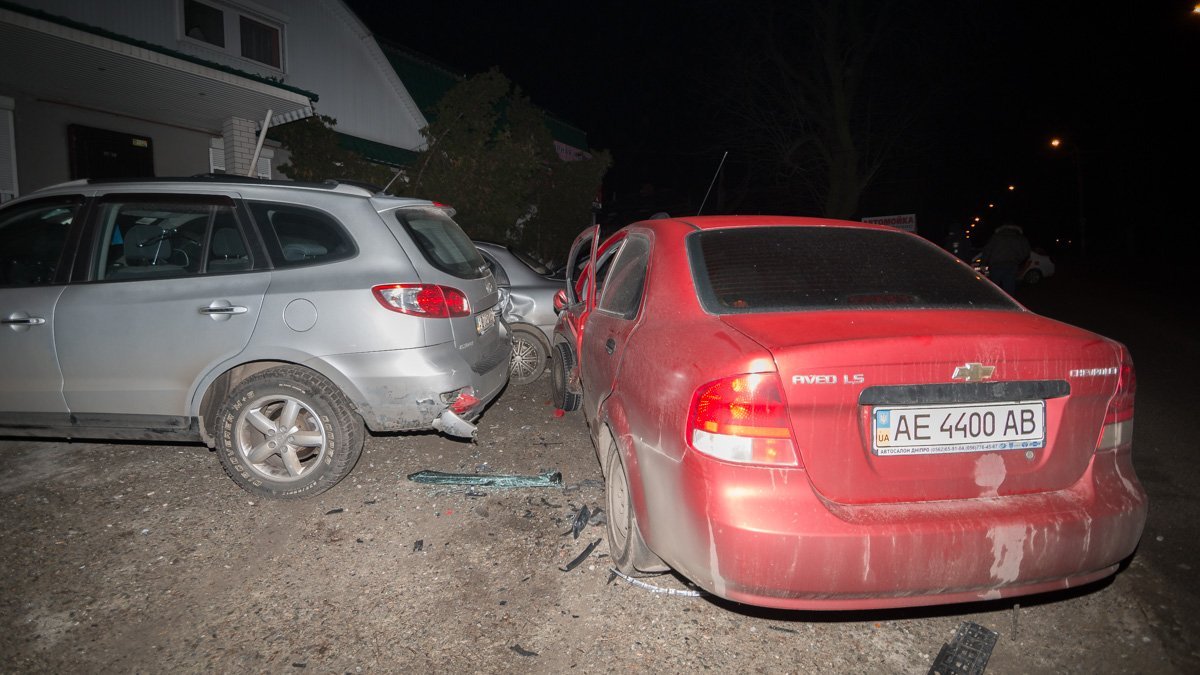 На месте событий работает два экипажа патрульной полиции