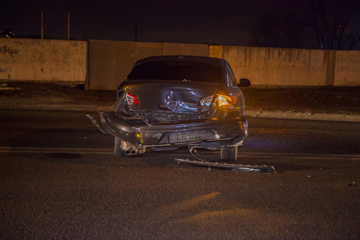 Водитель ВАЗ 21099 на повороте не заметил Skoda , которая стояла посреди дороги Водитель ВАЗ 21099 на повороте не заметил Skoda , которая стояла посреди дороги