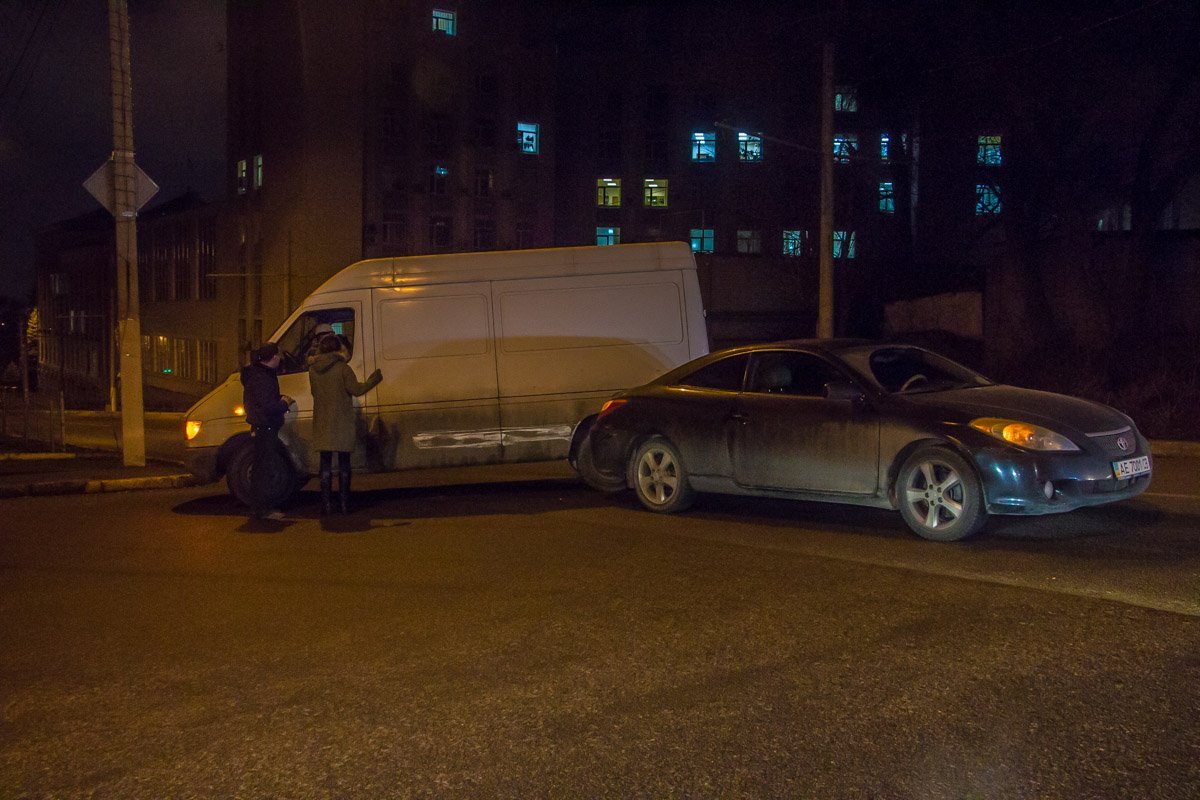 Водитель маршрутки совершил маневр, не убедившись в безопасности движения Водитель маршрутки совершил маневр, не убедившись в безопасности движения
