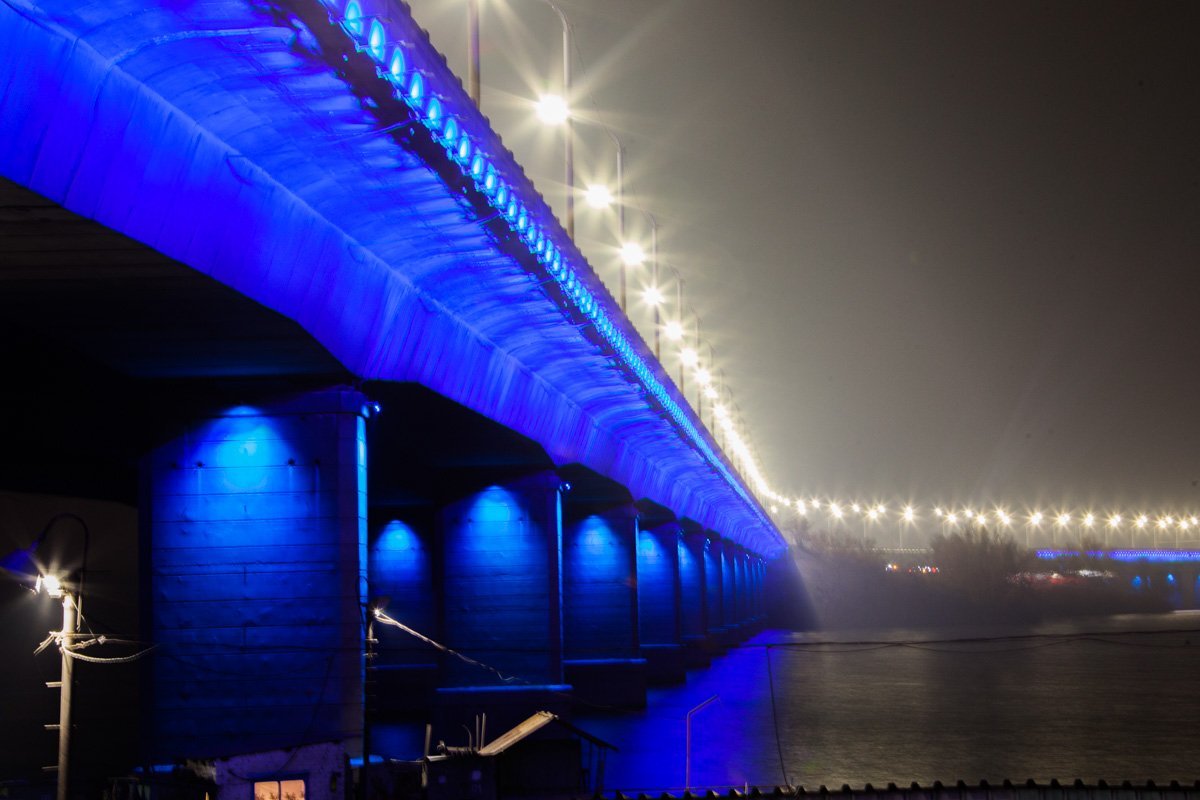 Подсветка светится тремя цветами