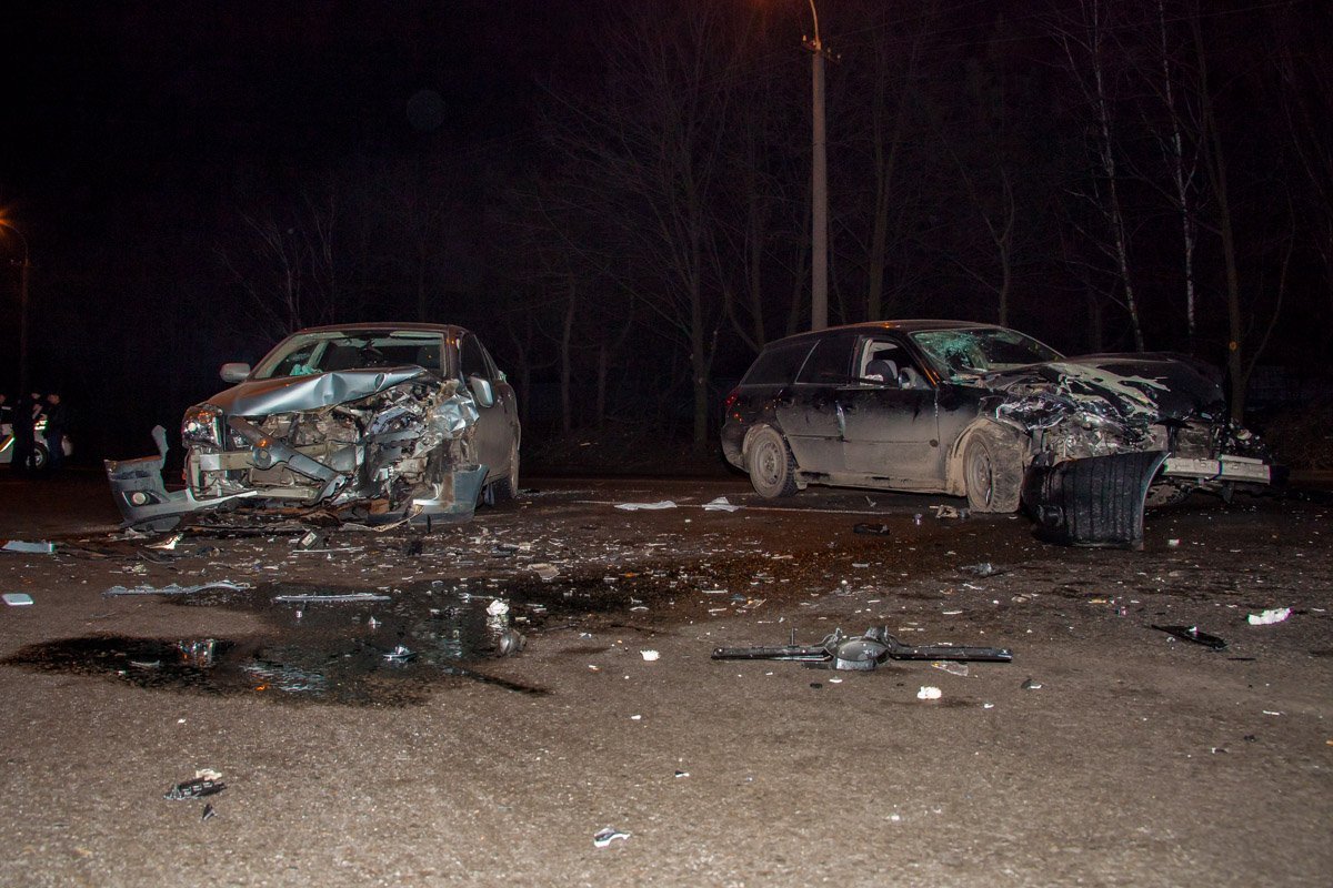 Пострадали водители обоих автомобилей Пострадали водители обоих автомобилей