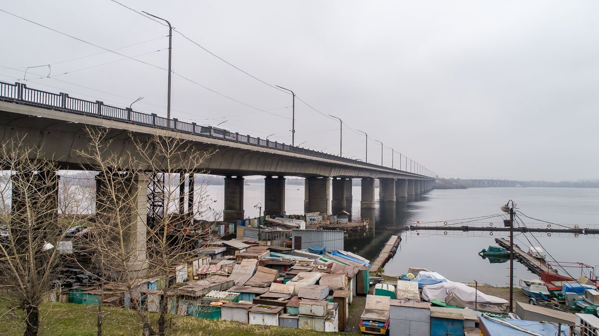 Возможно, не все водители узнали об открытии моста Возможно, не все водители узнали об открытии моста