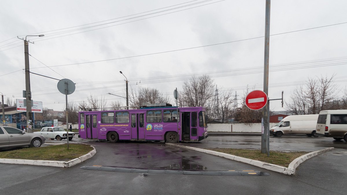 Автомобиль нашли припаркованным возле торгового центра Автомобиль нашли припаркованным возле торгового центра