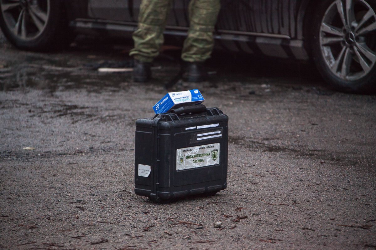 На месте происшествия работают взрывотехники