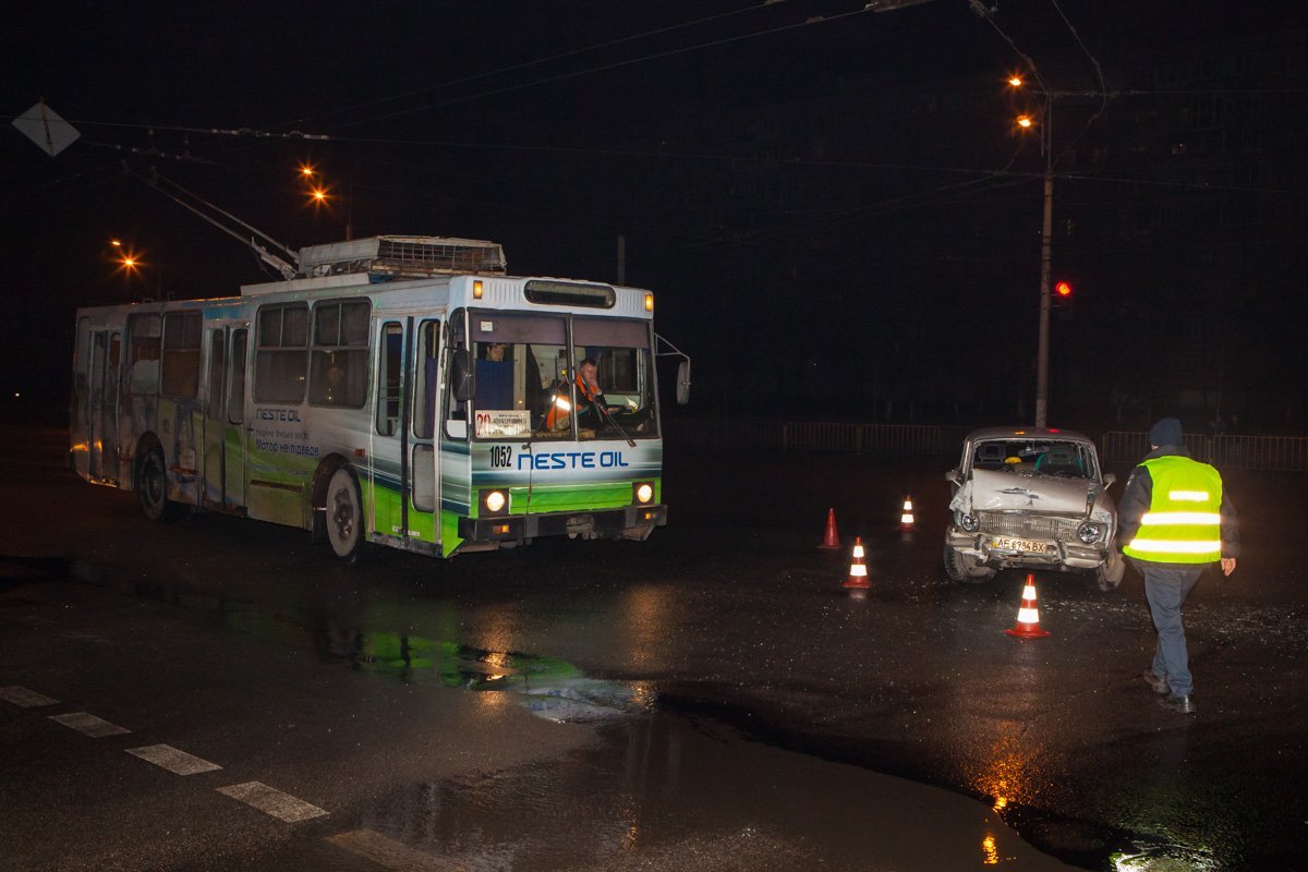 Троллейбусы спокойно проезжали мимо ДТП