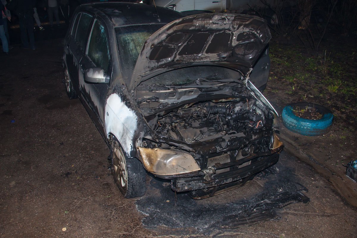 Основной урон пришелся на переднюю часть автомобиля Основной урон пришелся на переднюю часть автомобиля