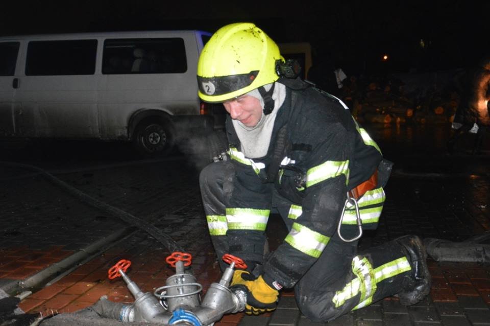 Около получаса сотрудники ГСЧС занимались ликвидацией пожара Около получаса сотрудники ГСЧС занимались ликвидацией пожара