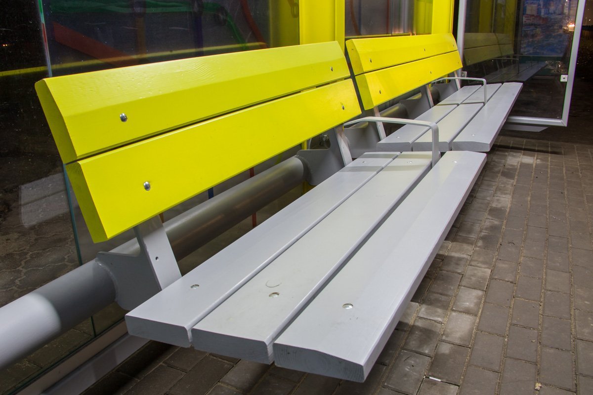 Удобная скамейка позволит жителям Днепра отдохнуть Удобная скамейка позволит жителям Днепра отдохнуть