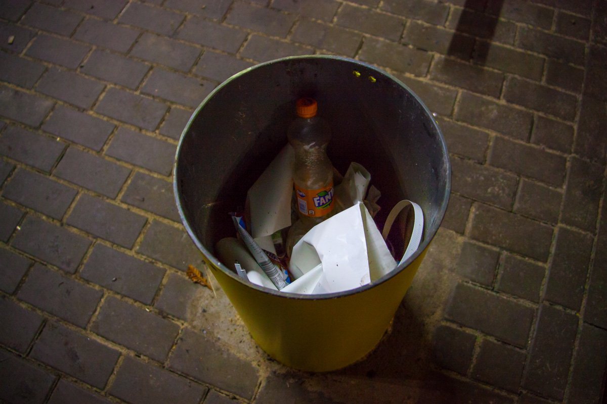 Урна тоже стильная, как и сама остановка Урна тоже стильная, как и сама остановка