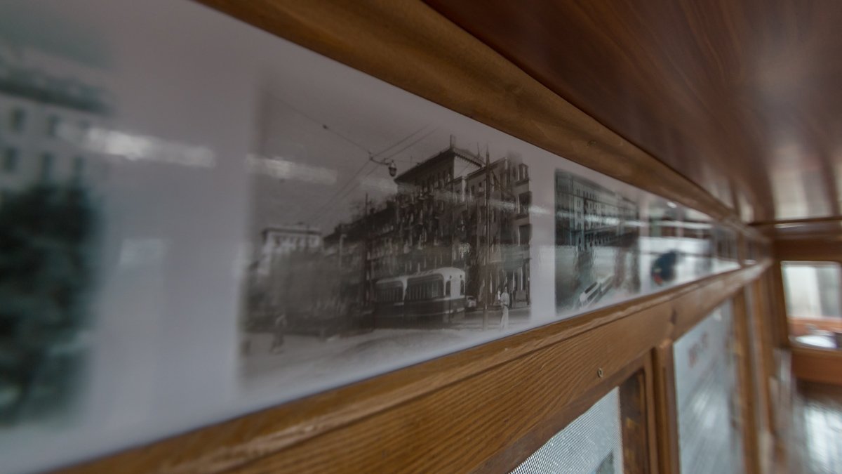 Внутри есть фотографии старого трамвайного движения в Днепре Внутри есть фотографии старого трамвайного движения в Днепре