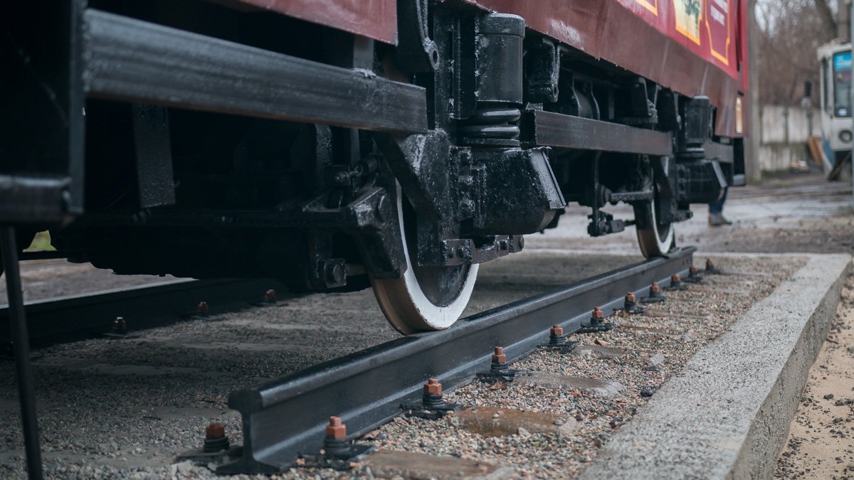 Эти колеса уже отстучали свое в 2000-х годах Эти колеса уже отстучали свое в 2000-х годах