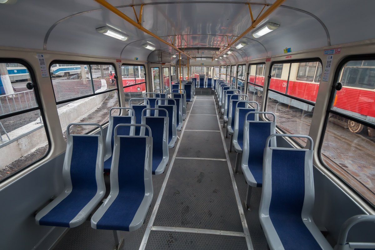 Свежий салон скоро наполнится людьми, спешащими на работу Свежий салон скоро наполнится людьми, спешащими на работу