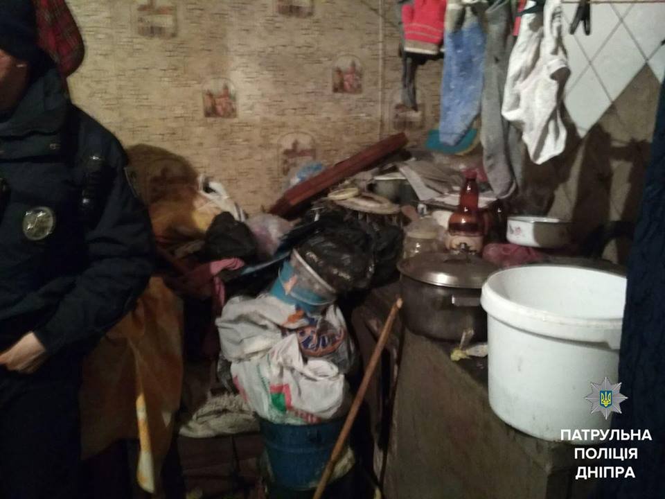 В помещении был бардак и полная антисанитария В помещении был бардак и полная антисанитария