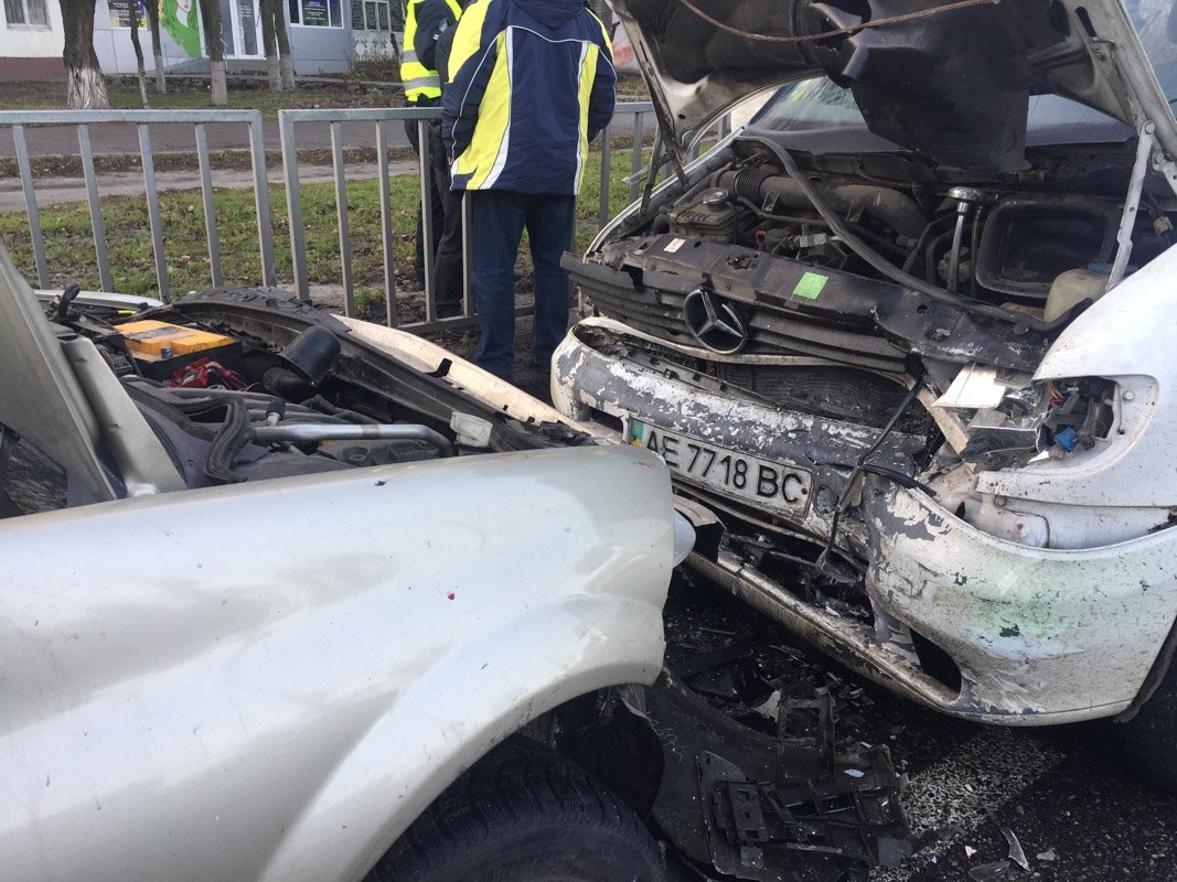 В аварии пострадал водитель одного из автомобилей В аварии пострадал водитель одного из автомобилей