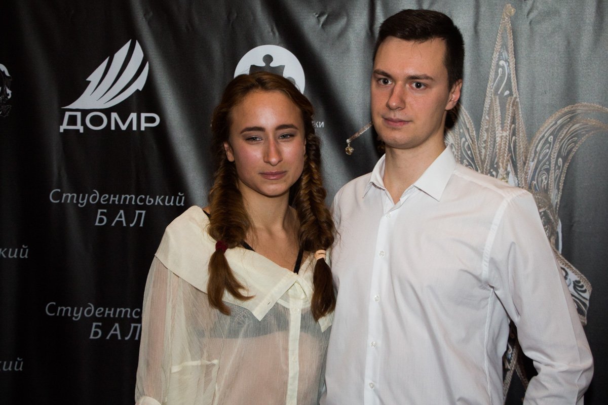 Всем хотелось унести с вечера как можно больше фотографий Всем хотелось унести с вечера как можно больше фотографий