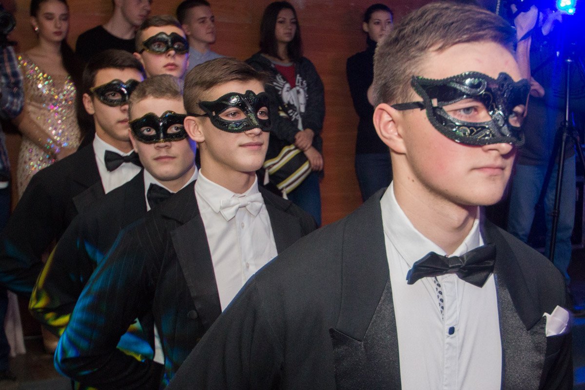 Нота загадочности оживит любой вечер Нота загадочности оживит любой вечер