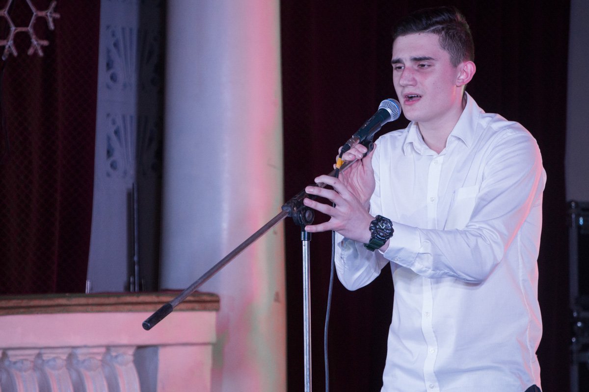 Студенческий бал - это возможность показать себя Студенческий бал - это возможность показать себя