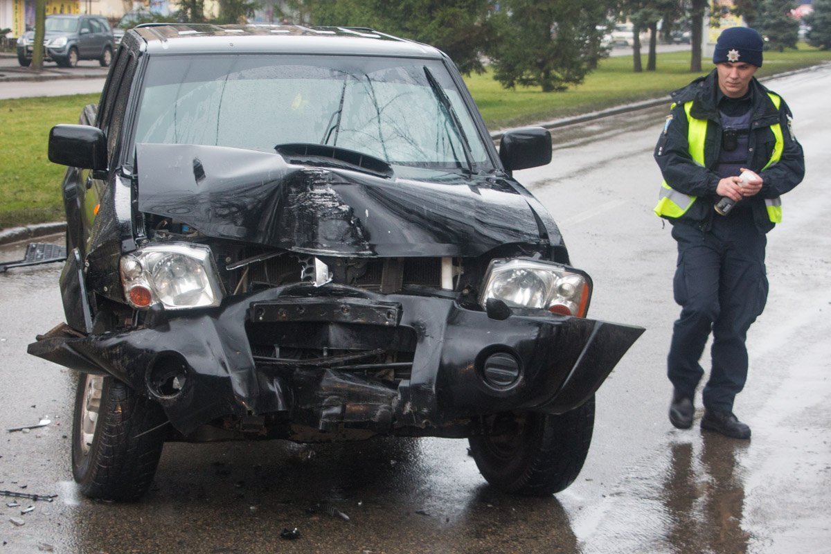 На Гагарина столкнулись Toyota Land Cruiser и Nissan