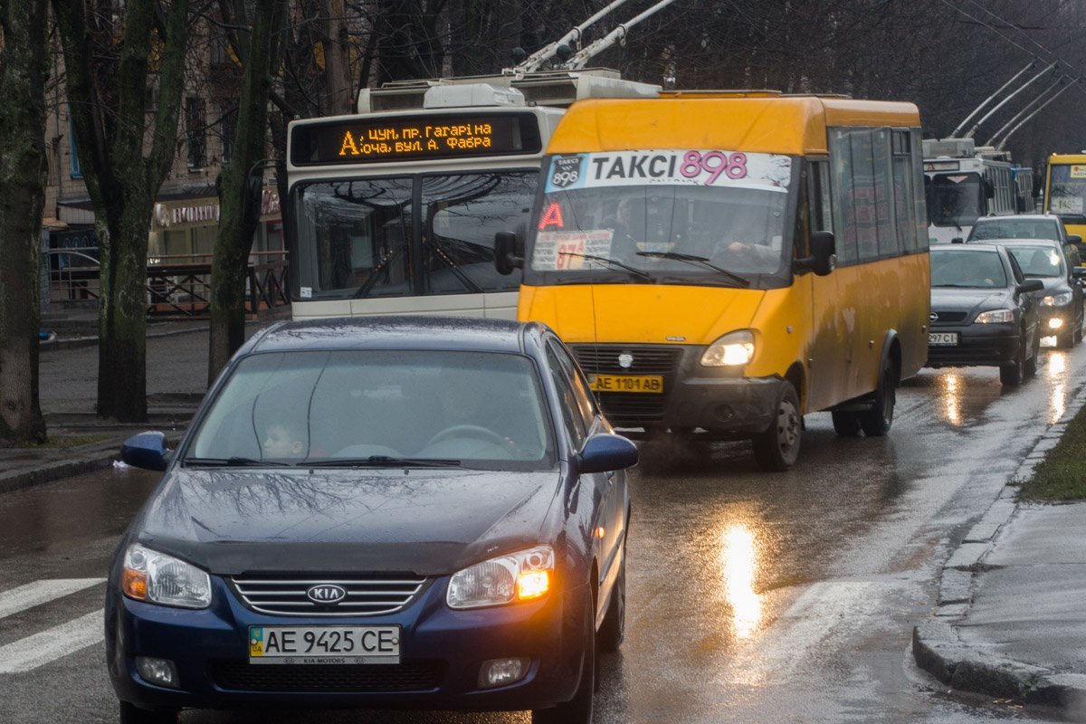 Из-за аварии на проспекте затруднилось движение транспорта 
