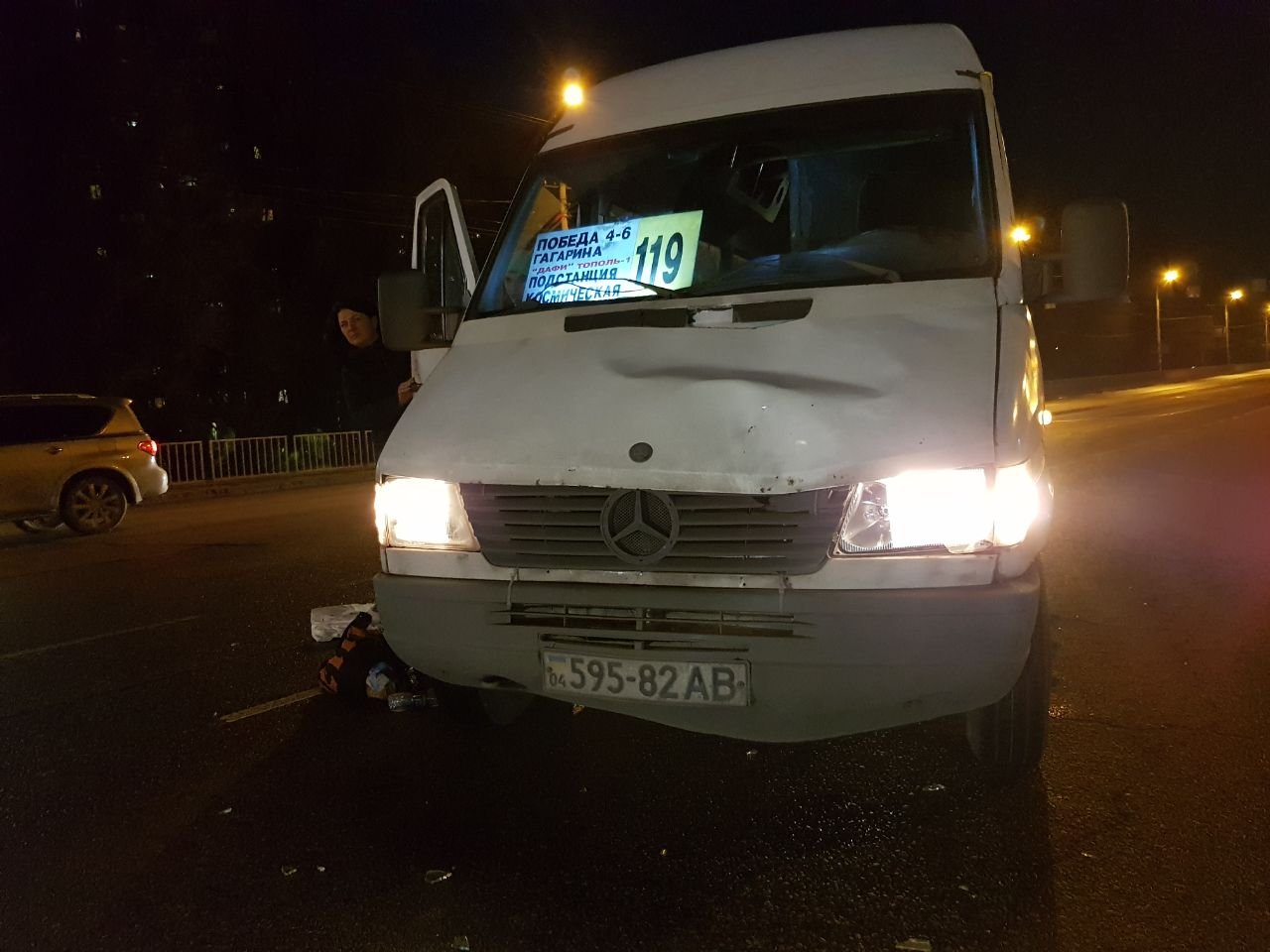 На Запорожском шоссе маршрутка сбила женщину На Запорожском шоссе маршрутка сбила женщину