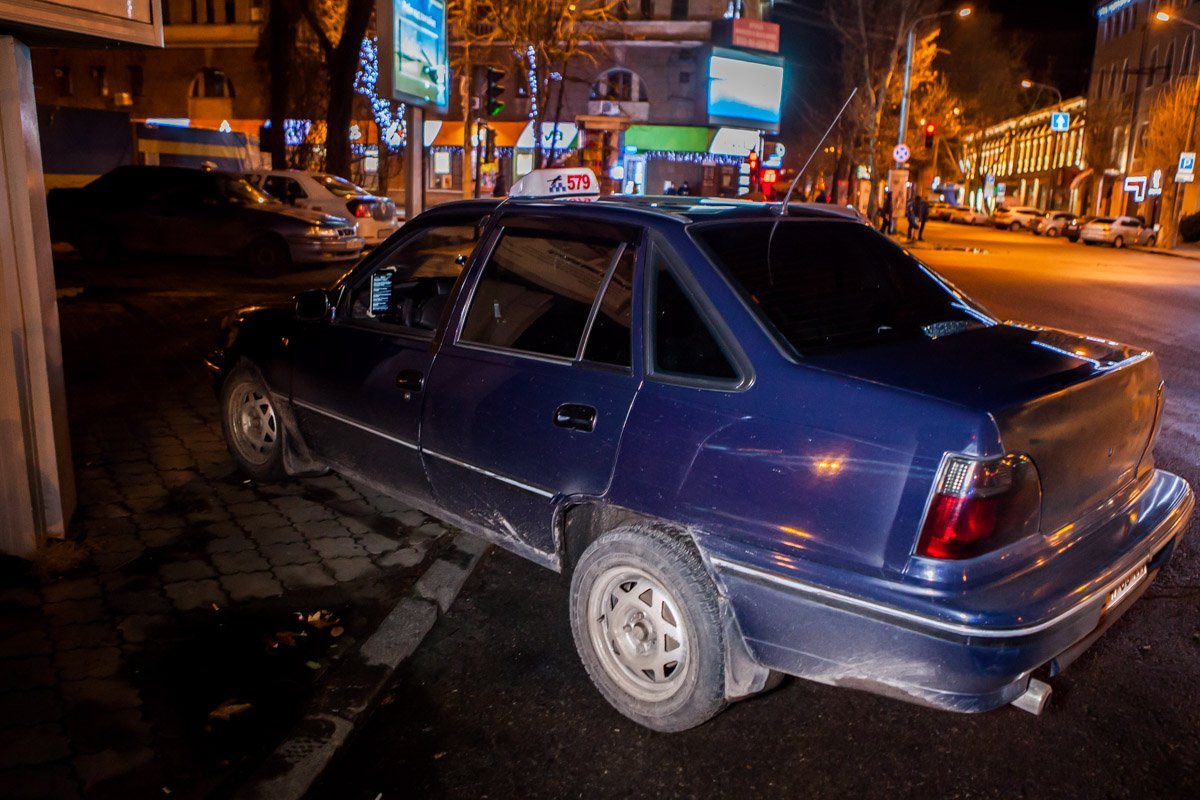 Водителя задержали уже на пересечении улицы Короленко и проспекта Яворницкого Водителя задержали уже на пересечении улицы Короленко и проспекта Яворницкого