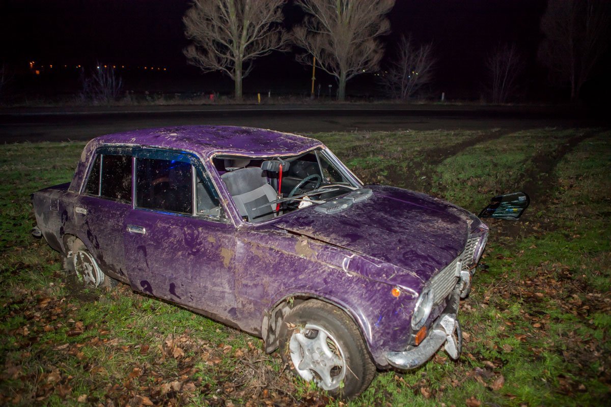 На Криворожском шоссе перевернулся ВАЗ