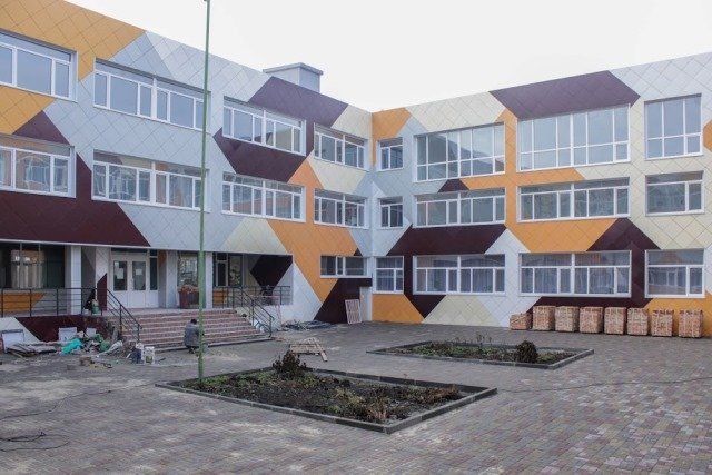 В Синельниково капитально ремонтирует учебно-воспитательный комплекс №7