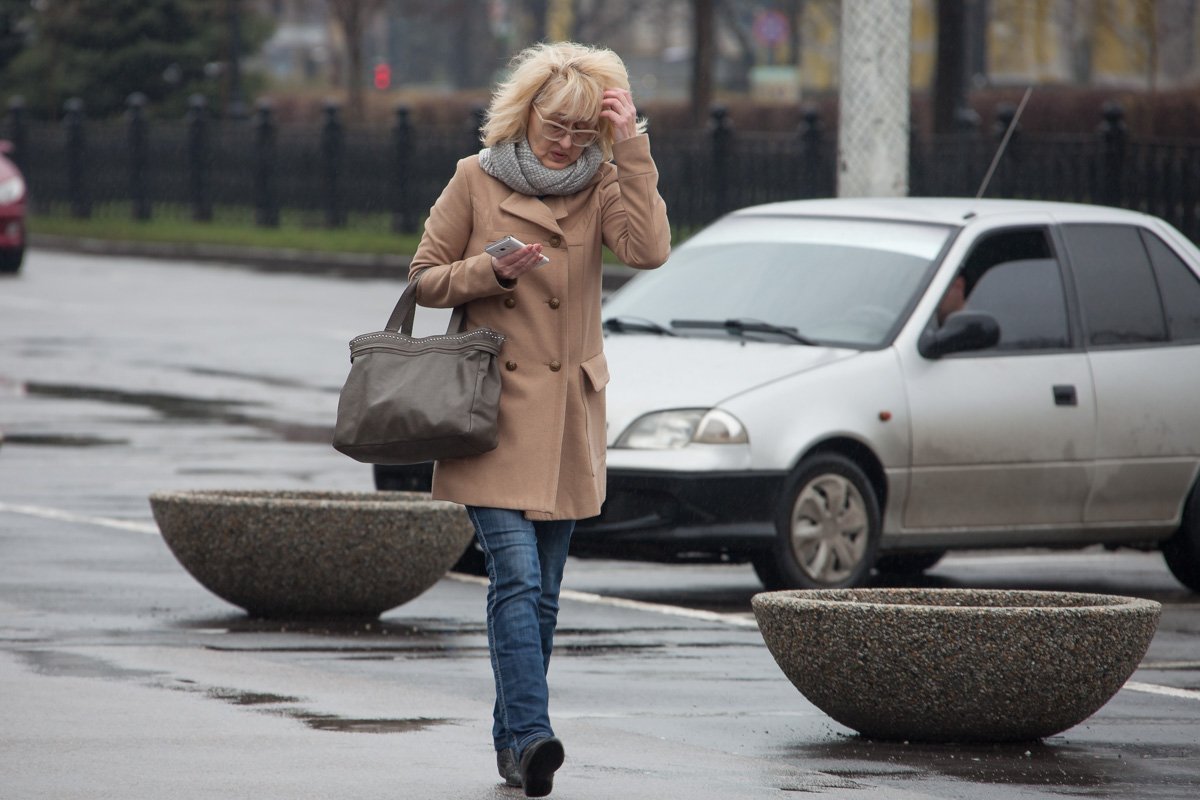 Вот выравниваешься все утро, прическу делаешь - а потом дождь