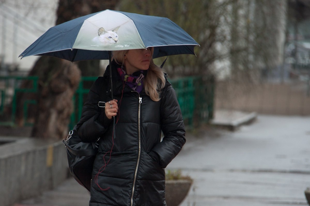Люблю дождь, под зонтом можно спрятать плохую прическу
