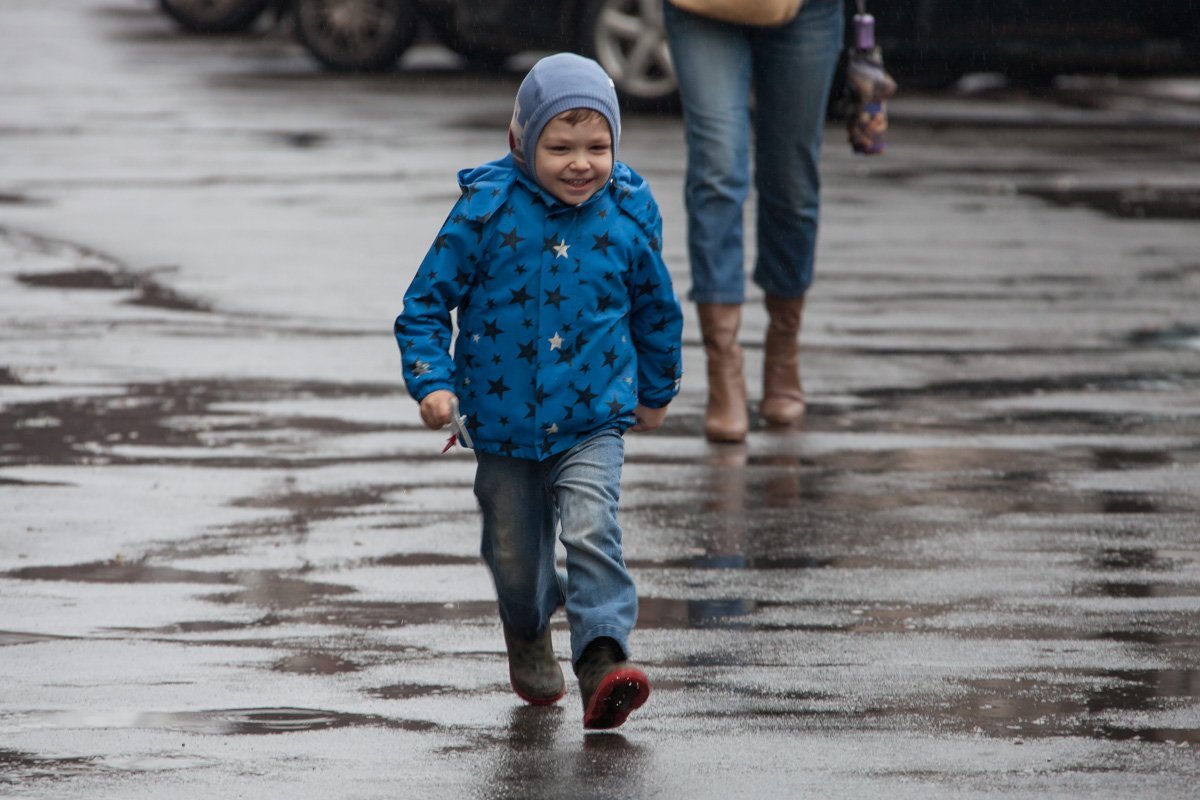 Как хорошо, что мама купила резиновые сапоги