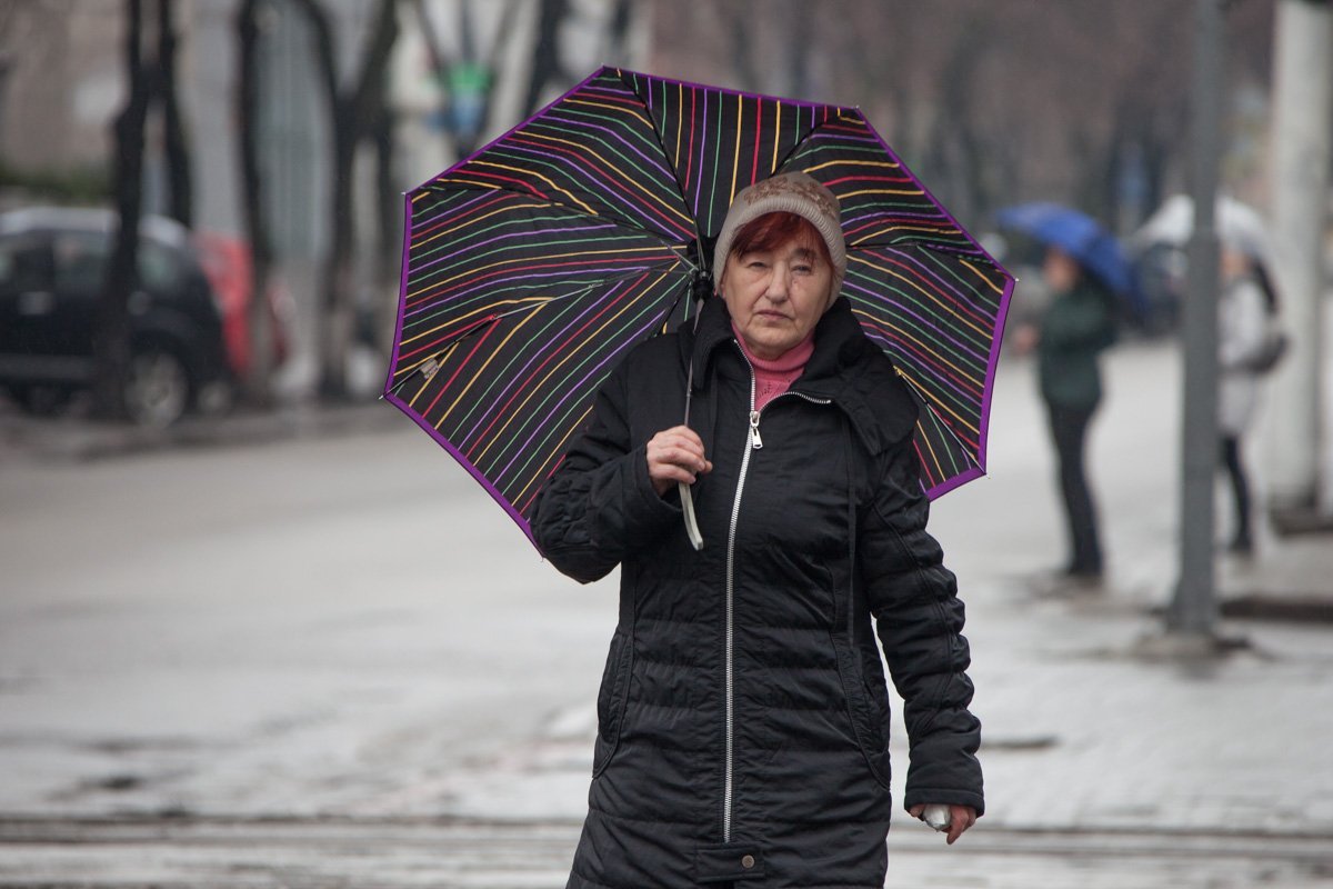 Тот момент, когда зонт веселее, чем вы