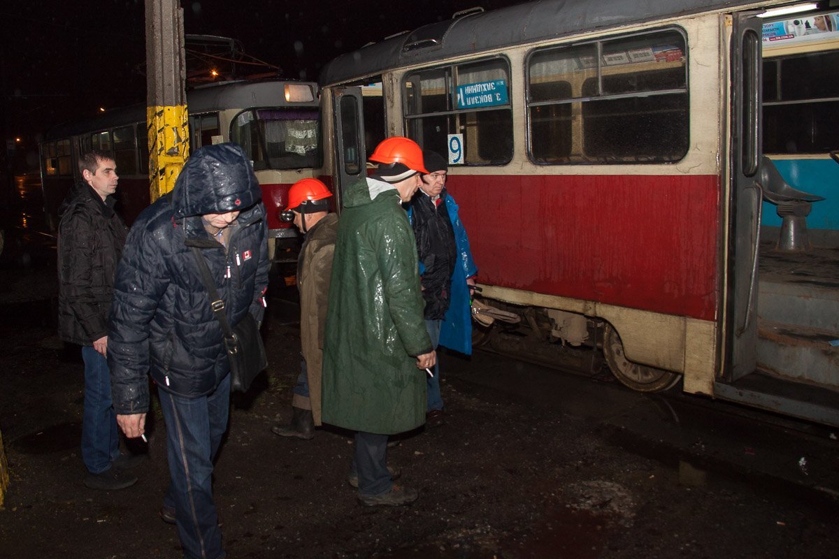 Чтобы достать тело из-под первой колесной пары вагона, понадобилась спецтехника